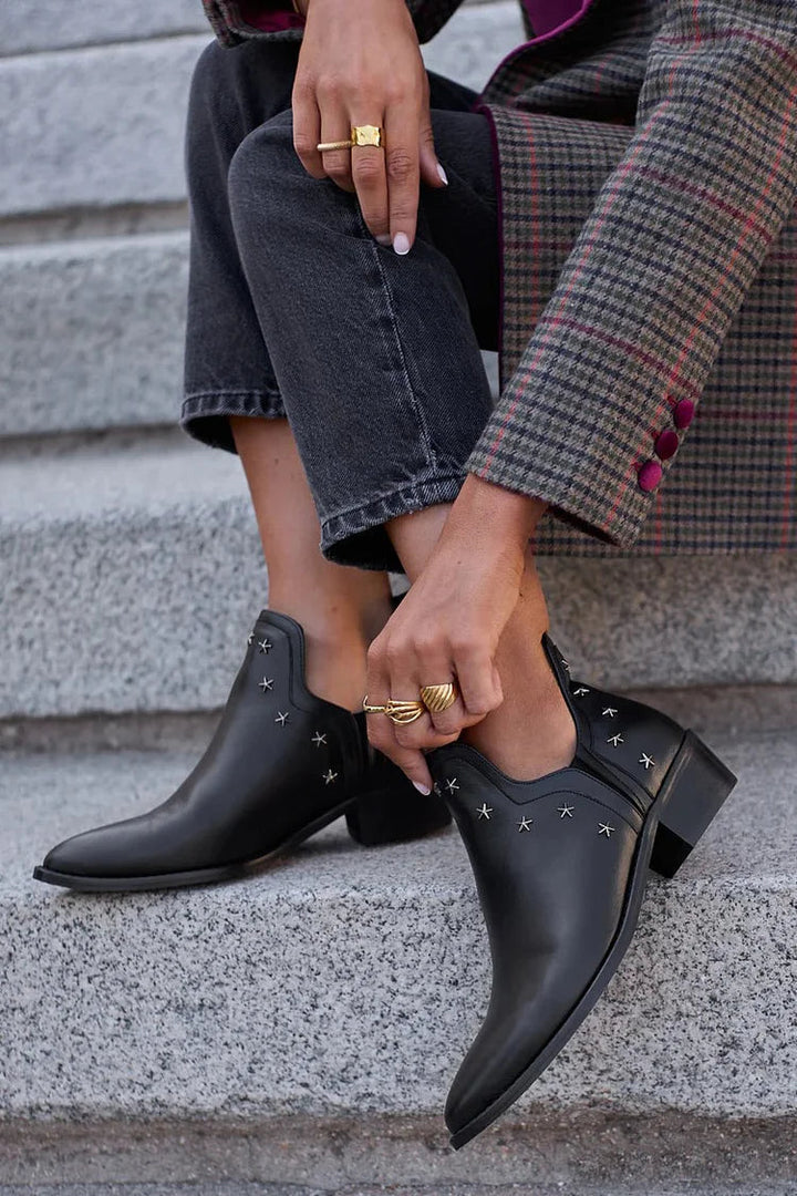 SADIE | STAR-STUDDED POINTED BOOTS